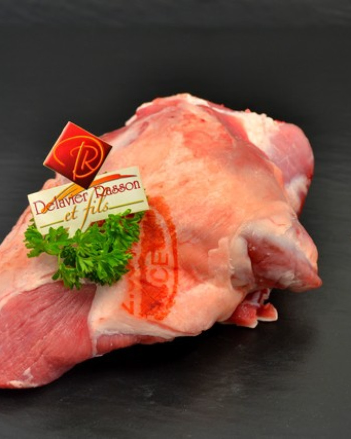 Épaule d agneau de lait de Pâques avec os