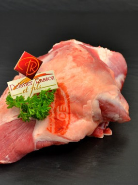 Épaule d agneau de lait de Pâques avec os